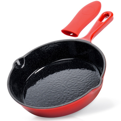 Patelnia żeliwna emaliowana z silikonową nakładką CAST ENAMEL 20 cm